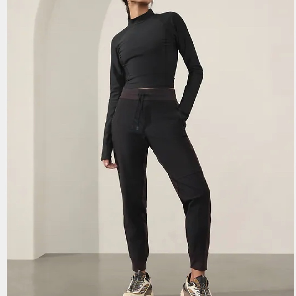 Athleta Headlands Hybrid Trek High Rise Athleisure Athletic Jogger Size 4P
